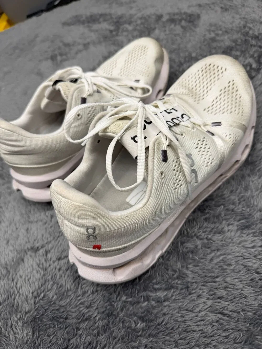 On Running Cloud Surfer 2 sneakers in US Men’s 8.5.  These shoes squeak when you